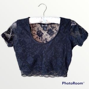 Short Sleeve Black Crop Top Lace All Over Lace Hem Trim  Small (Juniors)